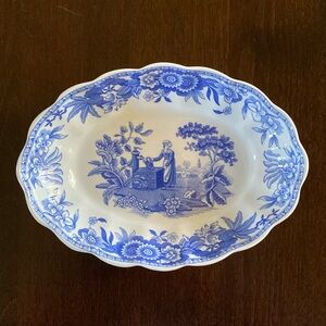 Spode Blue Room 'Girl At Well' Scalloped Dish